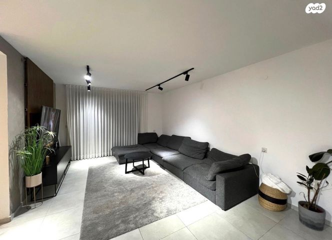 דירה, גאולה כהן, גלי ים, קרית ים