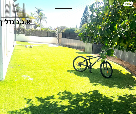 דו משפחתי, גן יבנה