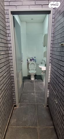 חנויות/ שטח מסחרי, יגאל אלון, תל אביב יפו