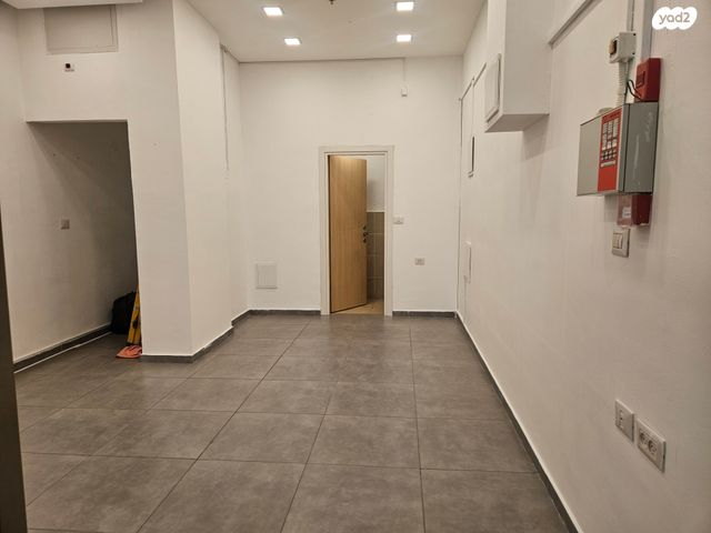 חנויות/ שטח מסחרי, ליבת העיר, יהוד מונוסון