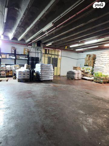 מחסנים, פתח תקווה