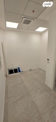 משרדים, חולון