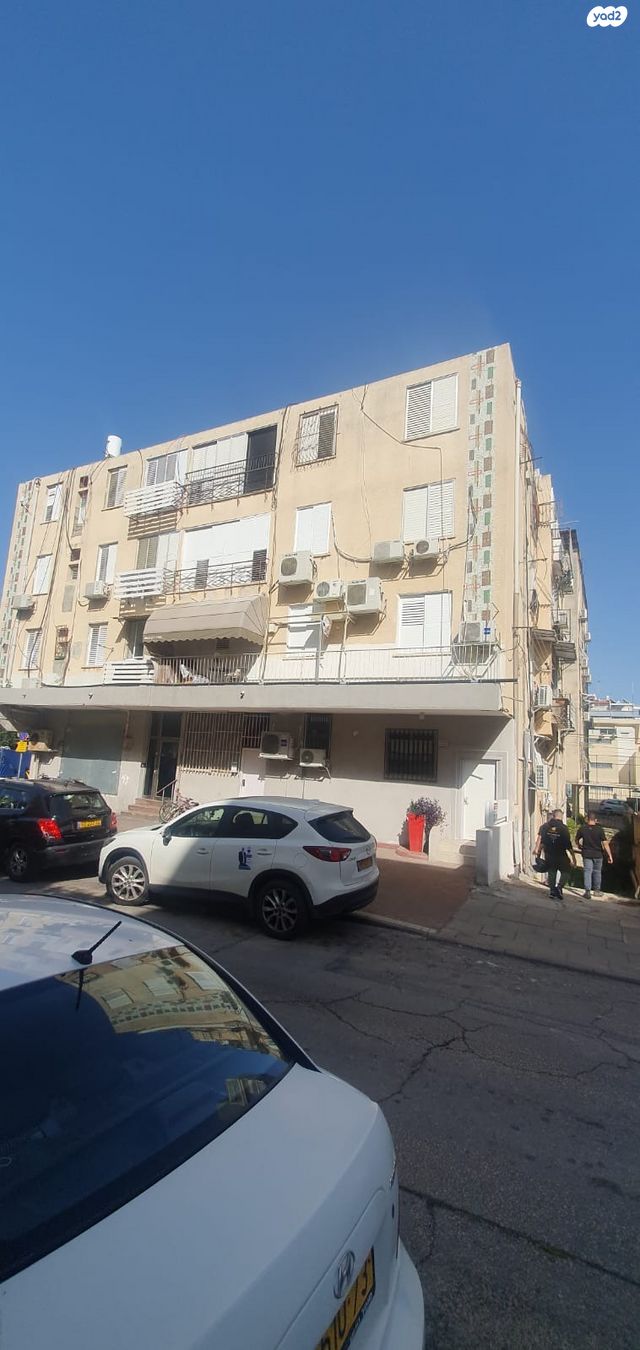 מחסנים, הרב יצחק הלוי 38, גרין ועם, חולון