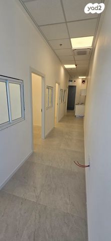 משרדים, חולון