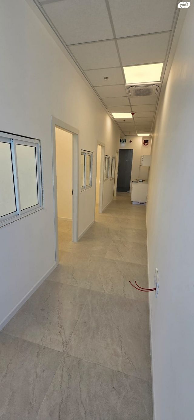 משרדים, חולון