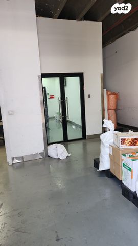 מחסנים, פתח תקווה