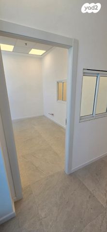 משרדים, חולון