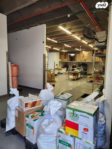 מחסנים, פתח תקווה