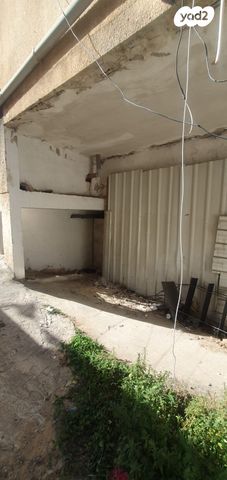 מחסנים, הרב יצחק הלוי 38, גרין ועם, חולון