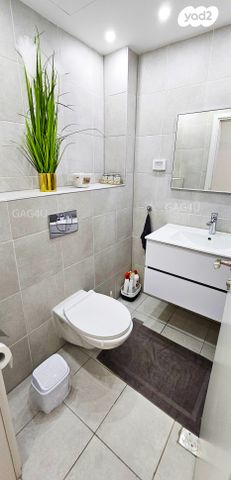 גג/ פנטהאוז, קוממיות, שאר העיר, מגדל העמק