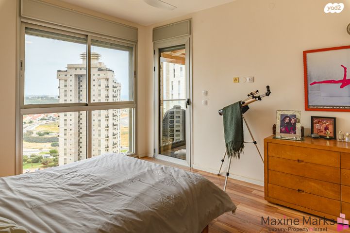 דירה, דודו דותן, עיר ימים, נתניה