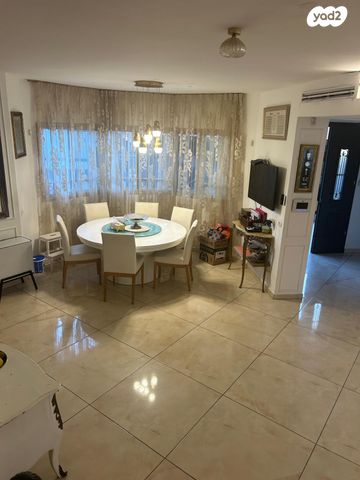 בית פרטי/ קוטג', רוברט פוגל 8, קרית חתני פרס נובל, ראשון לציון