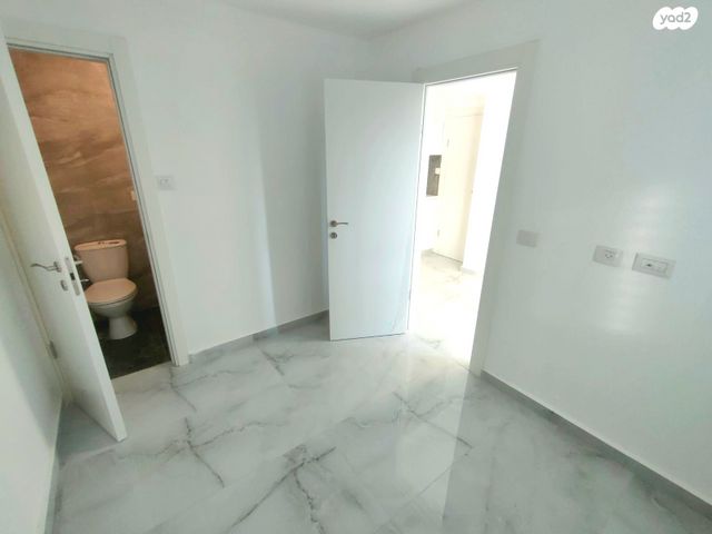 דירה, מתתיהו הכהן, גיורא יוספטל, דימונה