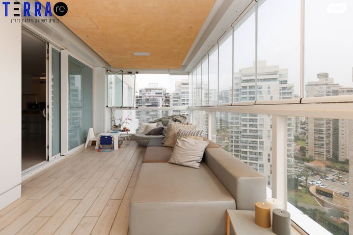 דירה, אהוד מנור, עיר ימים, נתניה