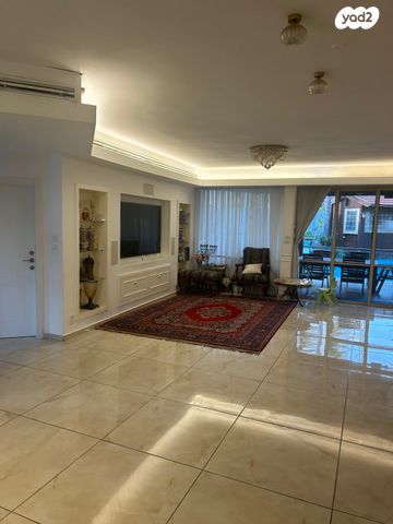 בית פרטי/ קוטג', רוברט פוגל 8, קרית חתני פרס נובל, ראשון לציון