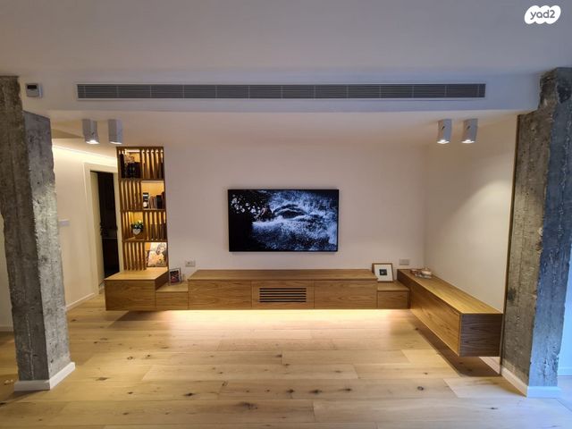 דירה, אנה פרנק, חרוזים, רמת גן