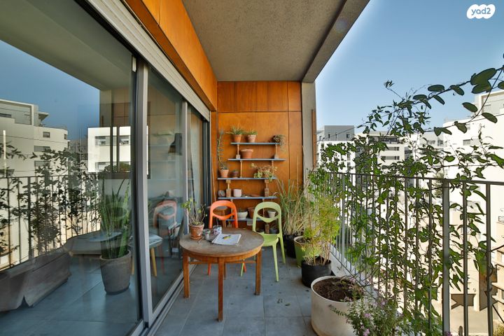 דירה, אביגיל, חרוזים, רמת גן