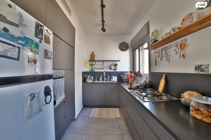 דירה, אביגיל, חרוזים, רמת גן