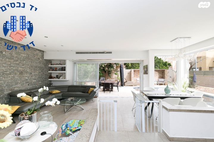 דו משפחתי, יגאל ידין, קרית הפרחים - 2005, רעננה