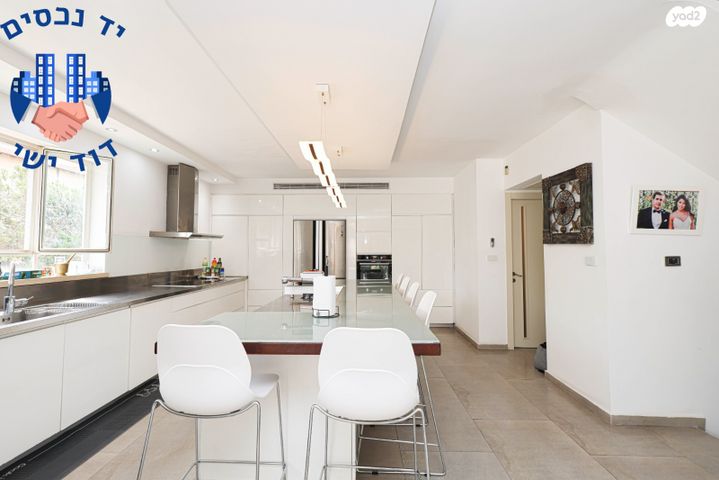 דו משפחתי, יגאל ידין, קרית הפרחים - 2005, רעננה