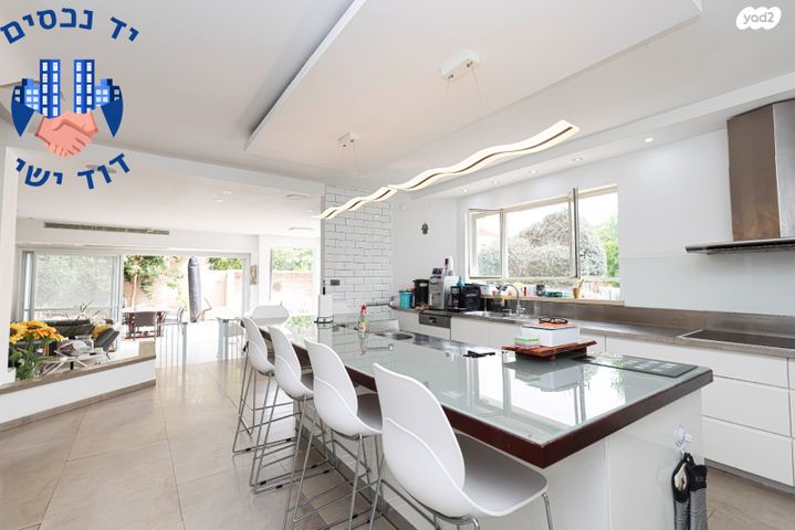 דו משפחתי, יגאל ידין, קרית הפרחים - 2005, רעננה