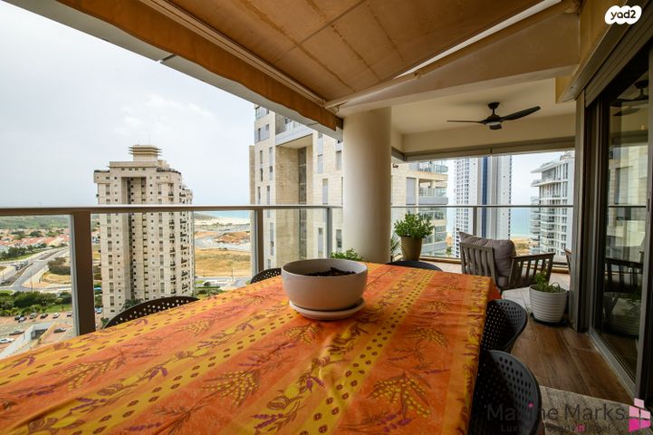 דירה, דודו דותן, עיר ימים, נתניה