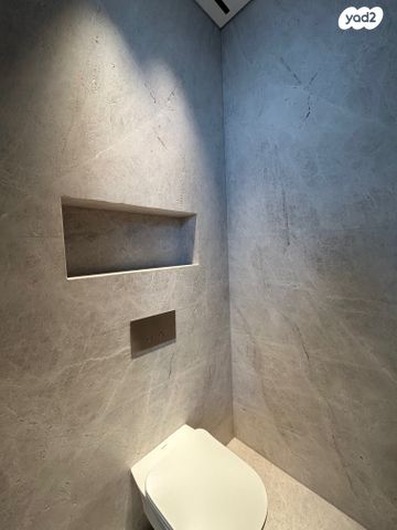 גג/ פנטהאוז, ליאונרדו דה וינצ'י, גני שרונה, קרית הממשלה, תל אביב יפו