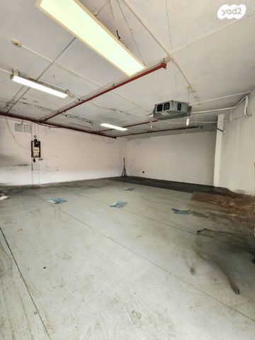 חנויות/ שטח מסחרי