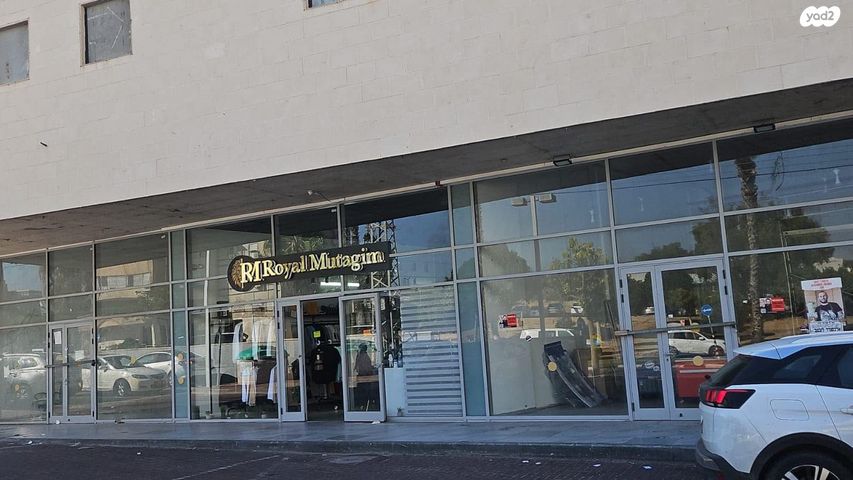 חנויות/ שטח מסחרי