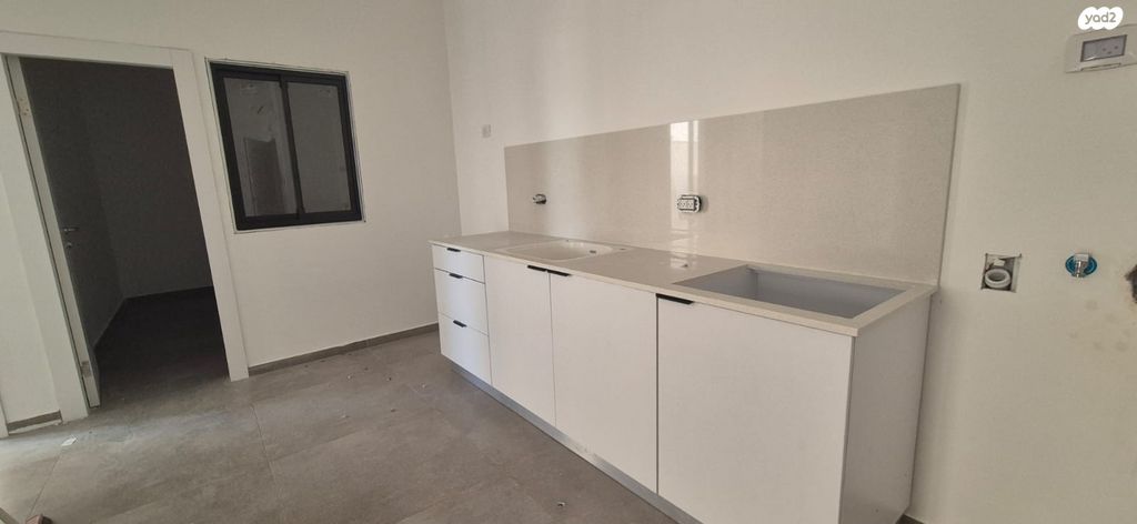 משרדים, דרך הבנים, פרדס חנה כרכור