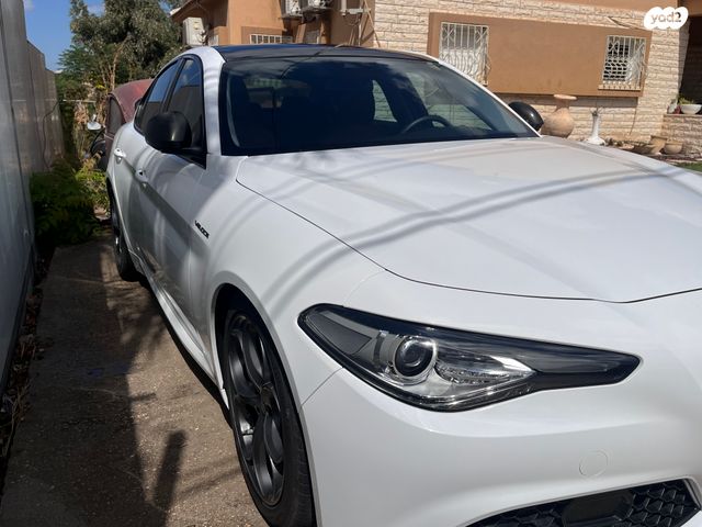 אלפא רומיאו ג'וליה