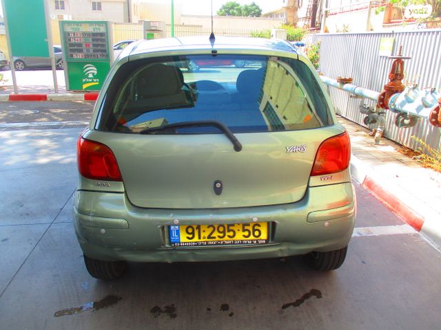 טויוטה יאריס