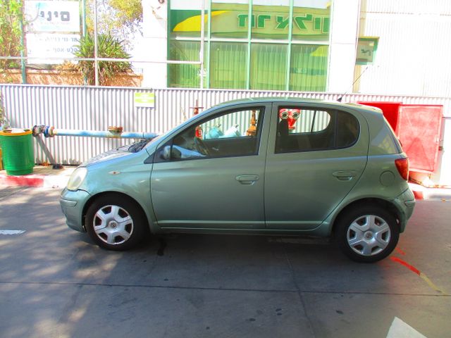 טויוטה יאריס