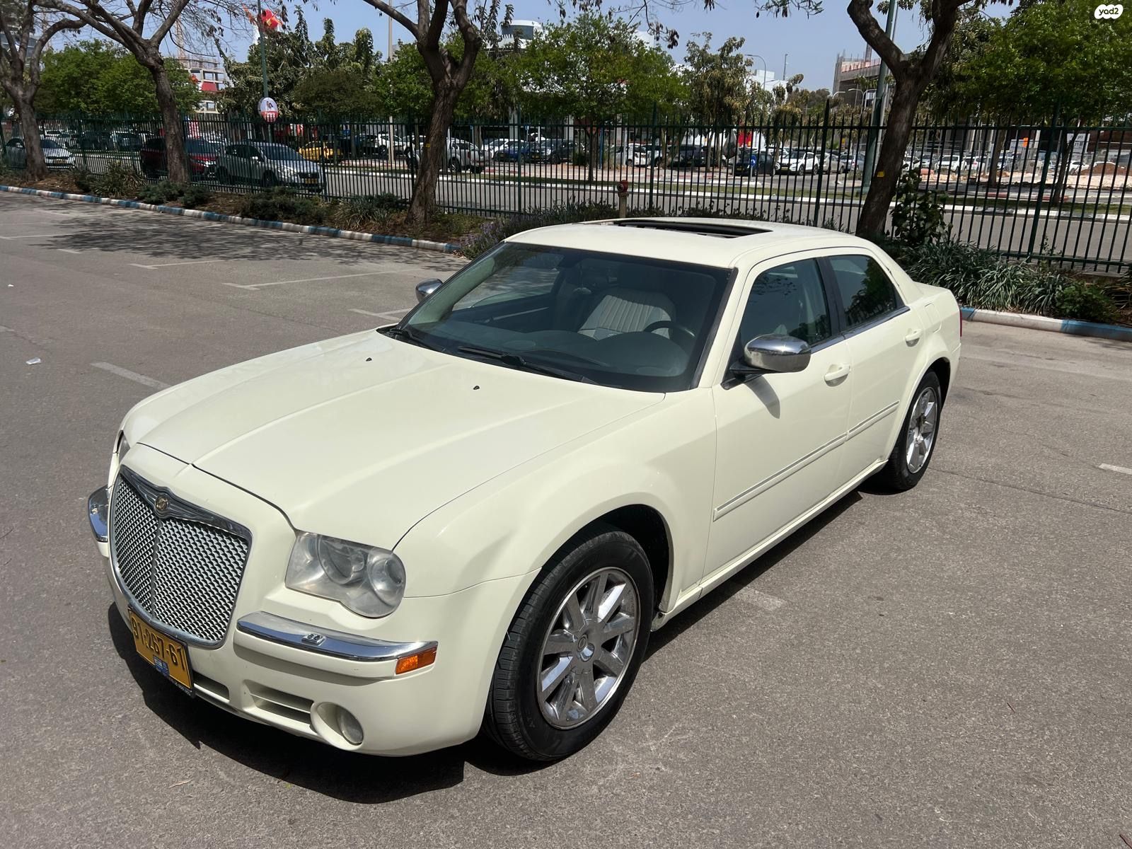 מודעת רכב קרייזלר 300