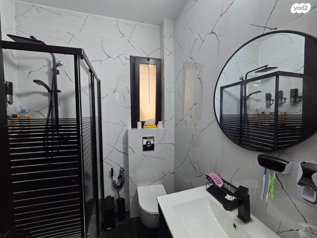 דירת גן, אליהו קורן, חומת שמואל, הר חומה, ירושלים