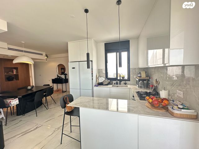 גג/ פנטהאוז, הגבול רוטשילד, בת ים