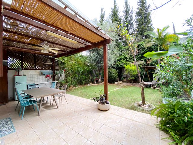 דו משפחתי, ברקת, אבני חן, רחובות