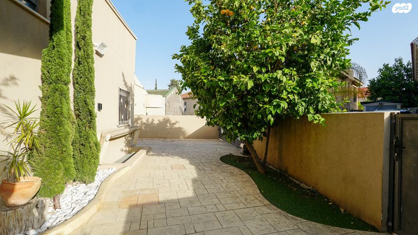 דו משפחתי, המושבה הגרמנית, גדרה