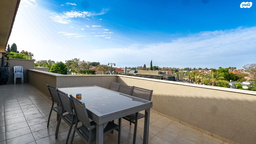 דו משפחתי, המושבה הגרמנית, גדרה