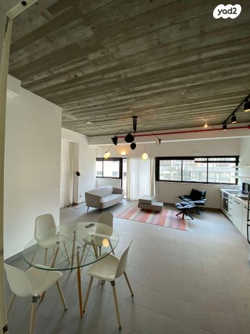 דירה, שדרות המגינים 46, שער פלמר, תחנת רכבת השמונה, חיפה