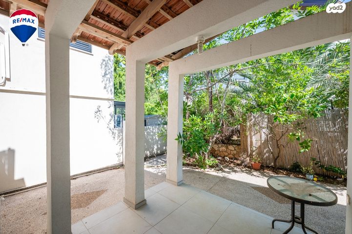 דו משפחתי, הגדעונים, נווה הברון, זכרון יעקב