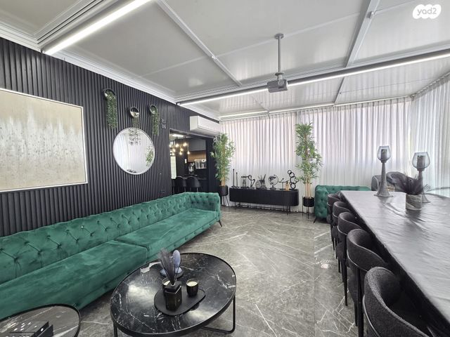 דירת גן, אליהו קורן, חומת שמואל, הר חומה, ירושלים