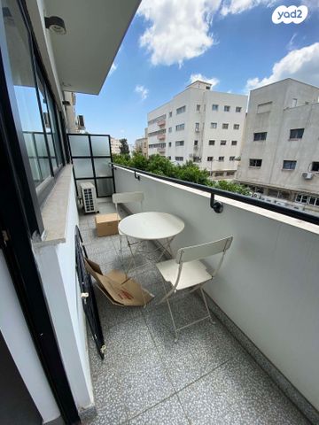 דירה, שדרות המגינים 46, שער פלמר, תחנת רכבת השמונה, חיפה