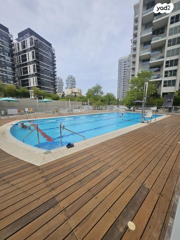 דירה, ניסים אלוני, צמרות איילון, פארק צמרת, תל אביב יפו