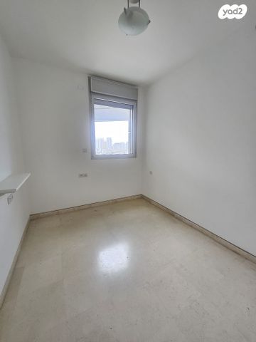 דירה, ניסים אלוני, צמרות איילון, פארק צמרת, תל אביב יפו