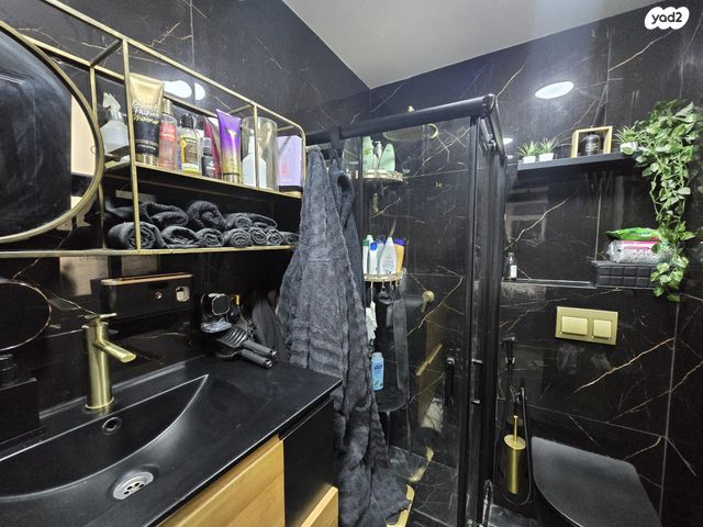 דירת גן, אליהו קורן, חומת שמואל, הר חומה, ירושלים