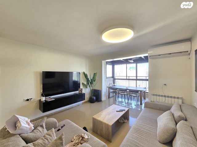 דירת גן, איש מצליח, חומת שמואל, הר חומה, ירושלים