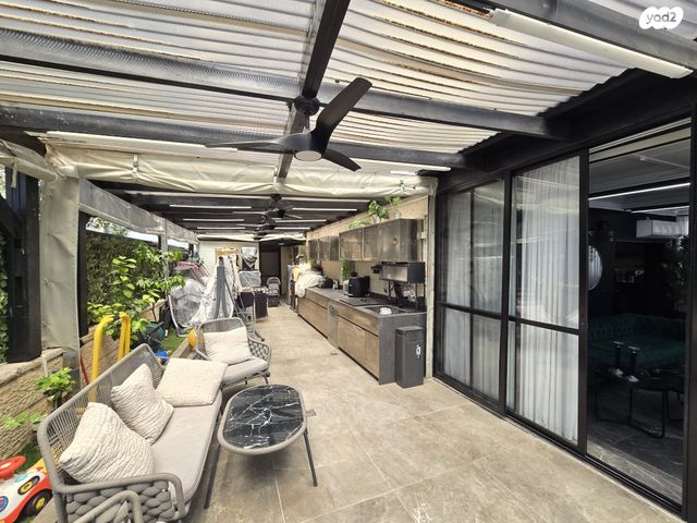 דירת גן, אליהו קורן, חומת שמואל, הר חומה, ירושלים