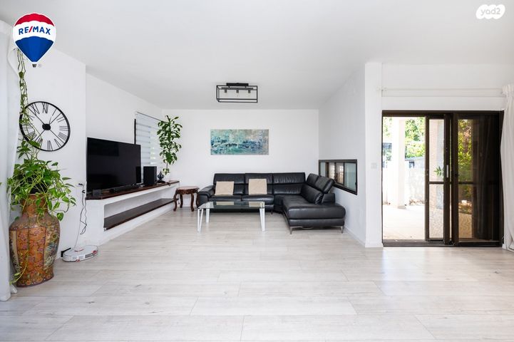 דו משפחתי, הגדעונים, נווה הברון, זכרון יעקב