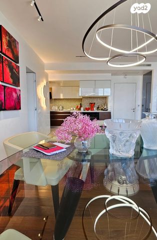 דופלקס, תל אביב יפו